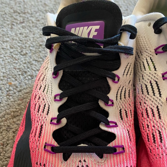 Nike Tennis Shoes - Picture 5 of 5